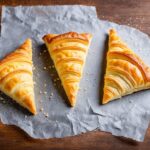 What is difference between flaky and puff pastry